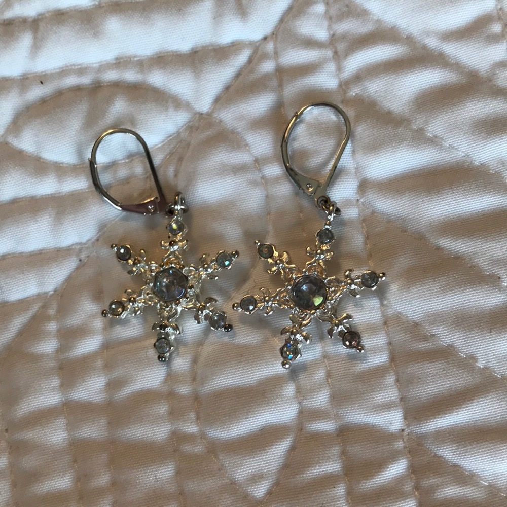 Snowflake drop earrings
